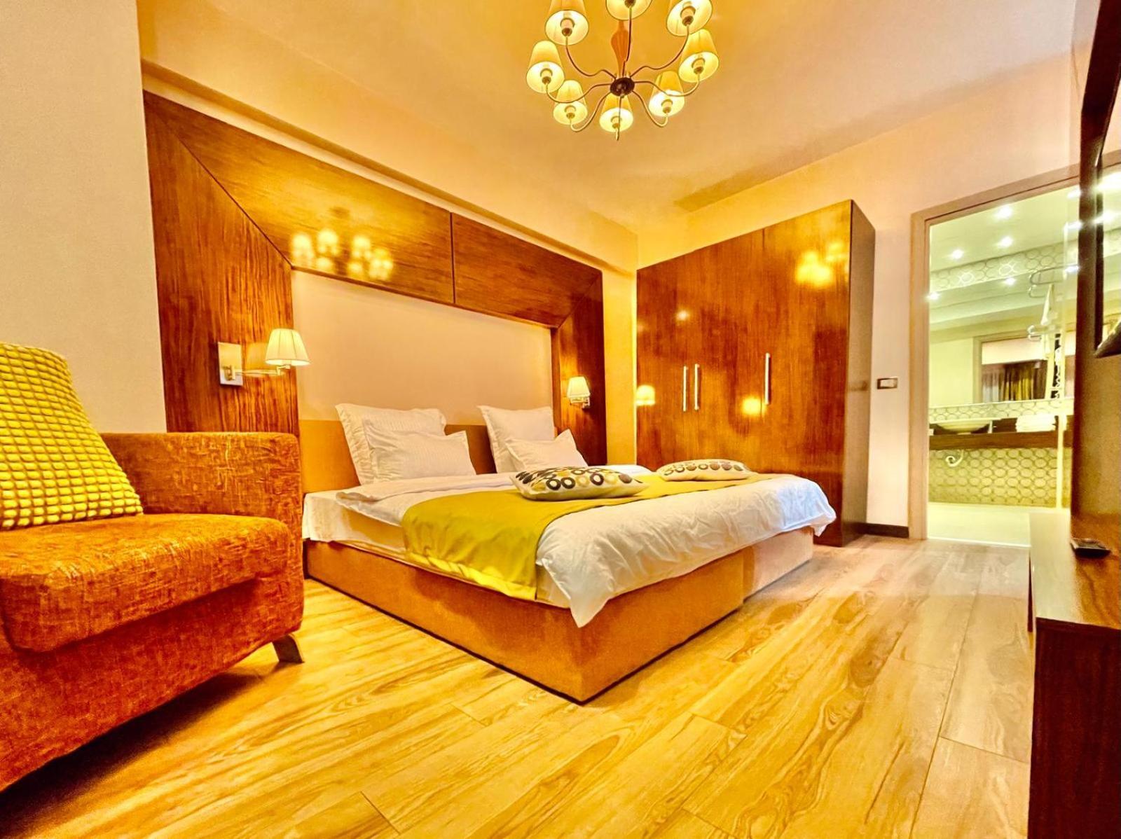 Royal Studio Apartment With A Perfect View - Yamaluxe Bukarest Exterior foto