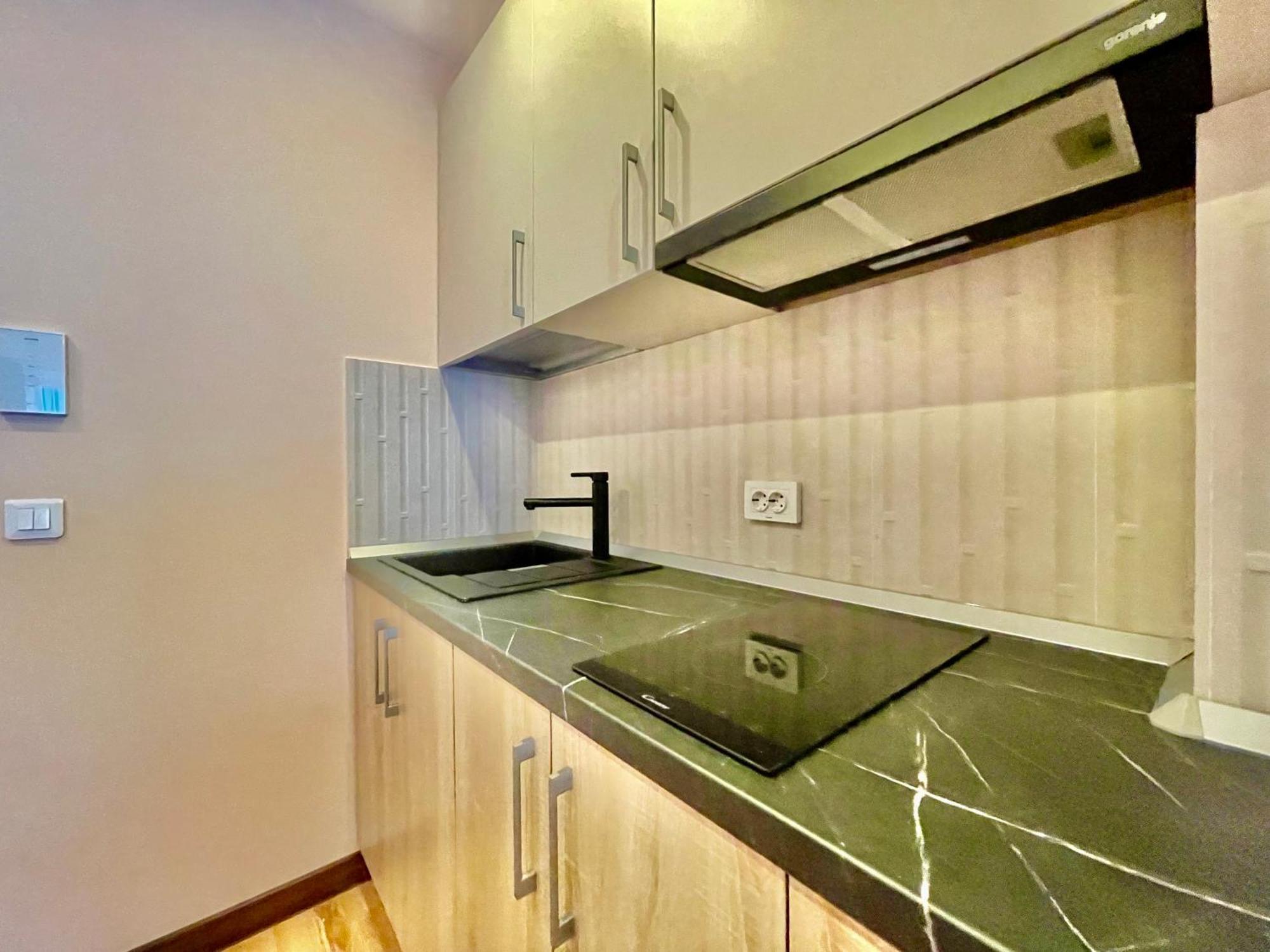Royal Studio Apartment With A Perfect View - Yamaluxe Bukarest Exterior foto