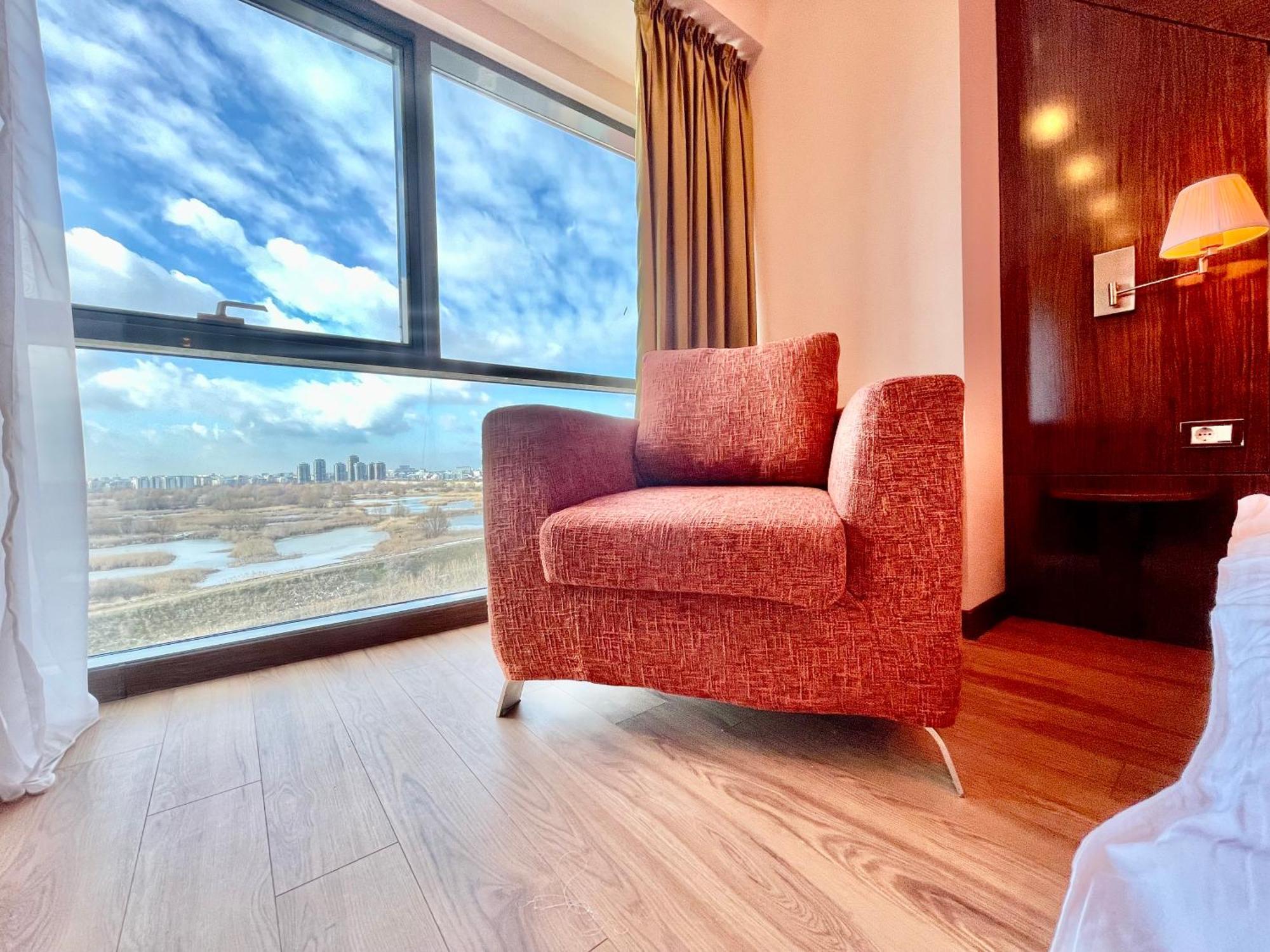 Royal Studio Apartment With A Perfect View - Yamaluxe Bukarest Exterior foto
